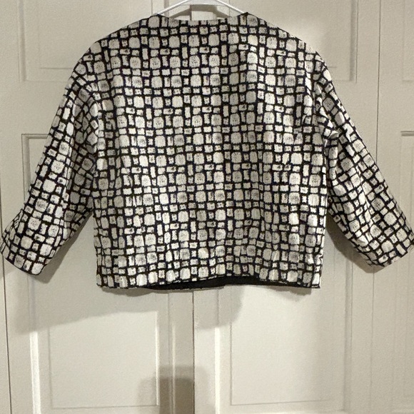 Lafayette 148 Evening Jacket
EUC
Size Small - Picture 4 of 6